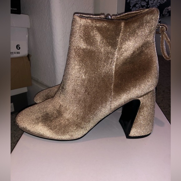 Grey Velvet booties NIB - Picture 2 of 6